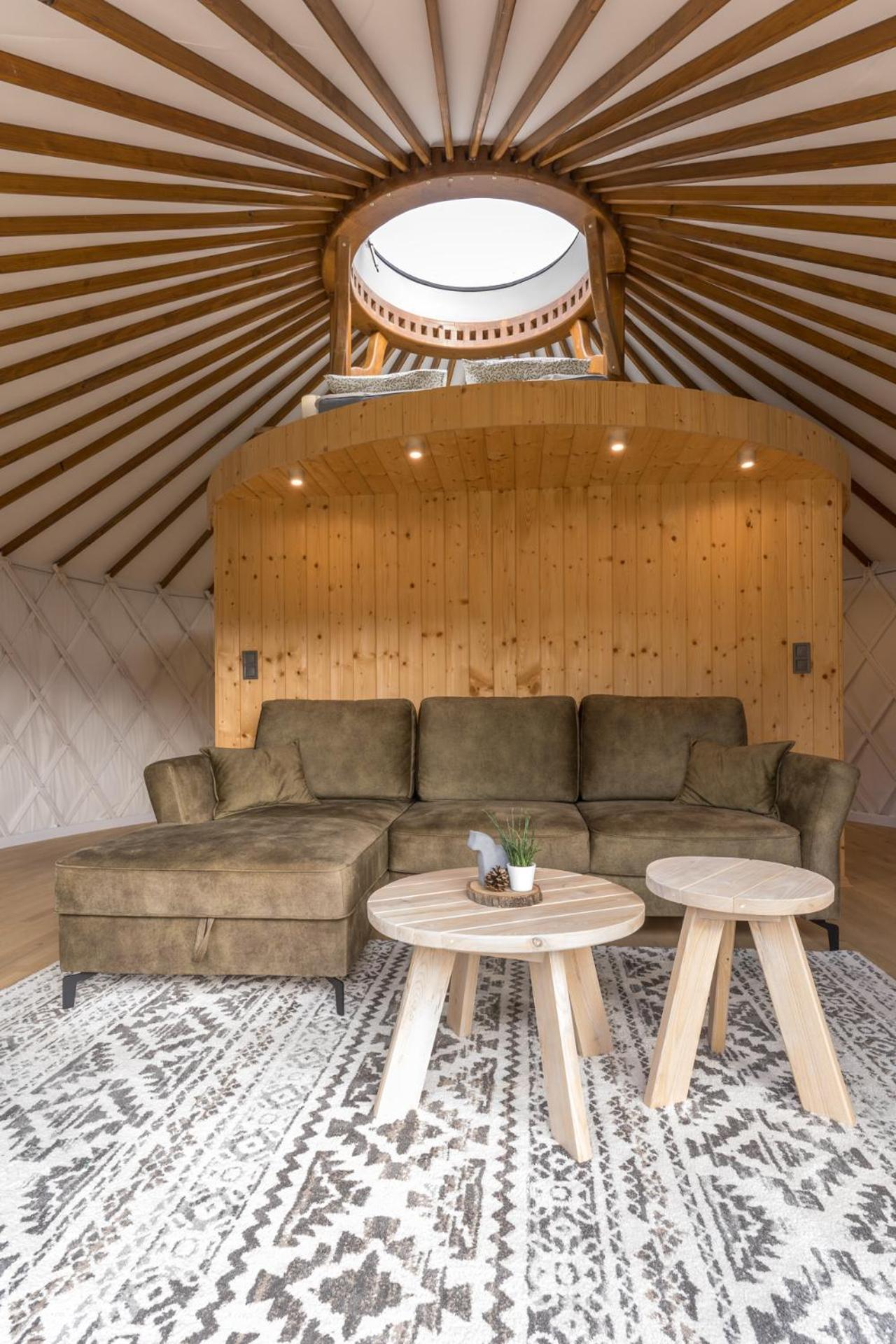Gorski Glamping - Caloroczne Jurty Z Widokiem Tylmanowa Exteriér fotografie